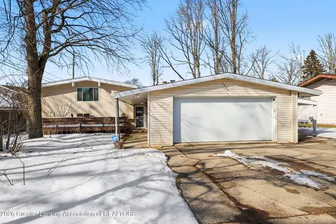2924 Woodview Dr, Lansing, MI 48911