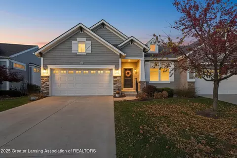 7537 Roxborough Ln #30, Grand Ledge, MI 48837