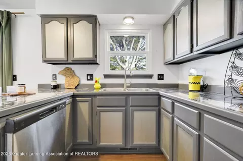 Kitchen - 2414 Pine Tree Rd, Holt, MI 48842 photo 4 of 5