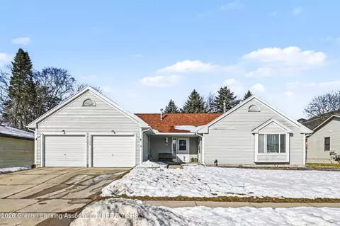 1114 N Chimney Hill Dr, Dewitt, MI 48820 photo 2