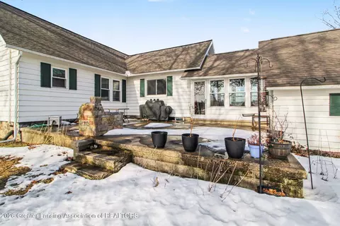 Exterior - 6819 Brooklyn Rd, Jackson, MI 49201 photo 3 of 4