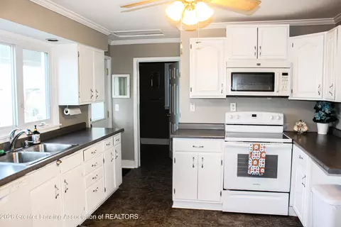 Kitchen - 109 E Plain St, Eaton Rapids, MI 48827 photo 3 of 4