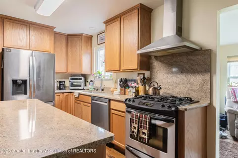 Kitchen - 4001 S Latson Rd, Howell, MI 48843 photo 2 of 2