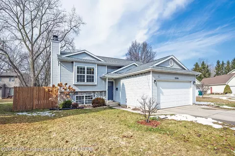 2500 Skye Rd, Lansing, MI 48911