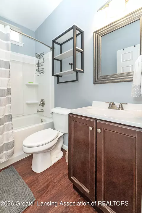 Bath - 2500 Skye Rd, Lansing, MI 48911 photo 3 of 4