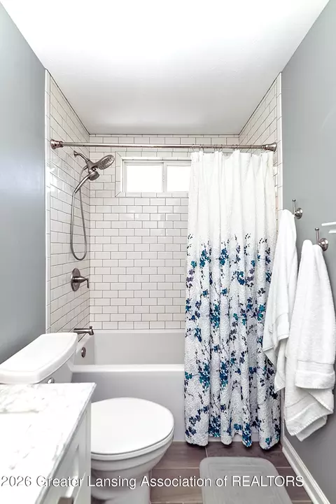 Bath - 2500 Skye Rd, Lansing, MI 48911 photo 2 of 4