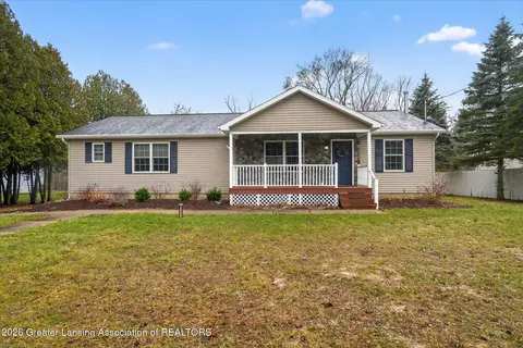 6902 E Clark Rd, Bath, MI 48808