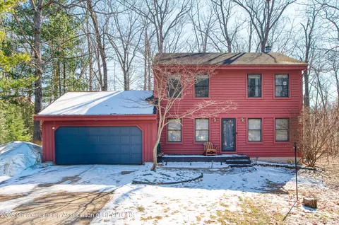1153 Woodwind Trl, Haslett, MI 48840