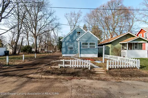 1418 Keeney Ct, Lansing, MI 48915