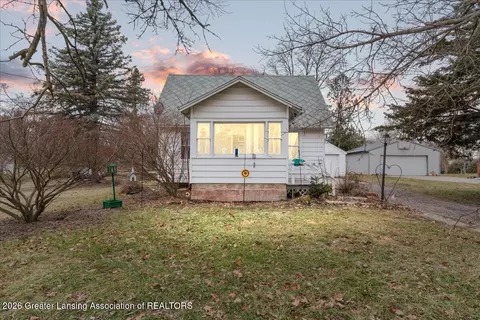 321 Renker Rd, Lansing, MI 48917