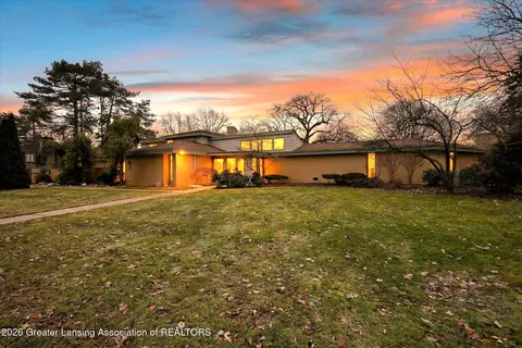 1341 Cambridge Rd, Lansing, MI 48911