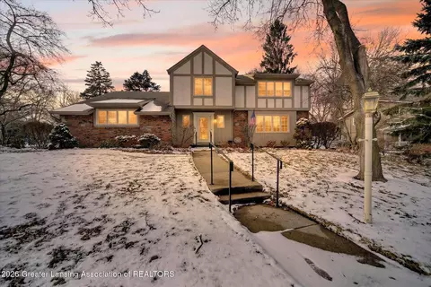 3781 Sandlewood Dr, Okemos, MI 48864