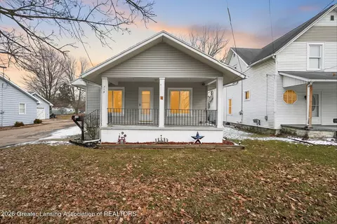 715 S Cochran Ave, Charlotte, MI 48813