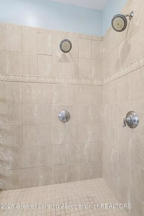 Bath - 1605 Stauffer Ln, Dewitt, MI 48820 photo 4 of 5