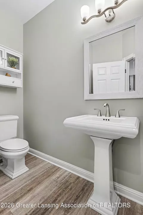 Bath - 1605 Stauffer Ln, Dewitt, MI 48820 photo 1 of 5