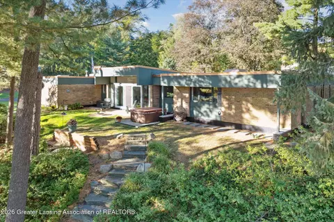 6428 Olympus Dr, Clarkston, MI 48346