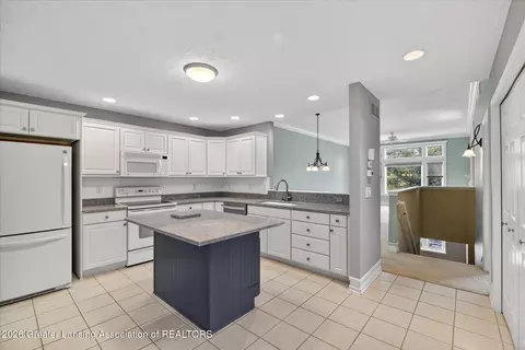 Kitchen - 15060 Classic Dr, Bath, MI 48808 photo 3 of 4