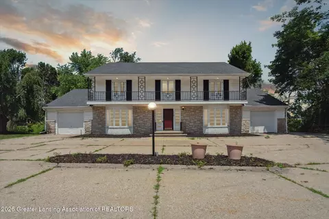 1516 Moores River Dr, Lansing, MI 48910