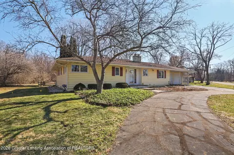 6454 Pleasant River Dr, Dimondale, MI 48821