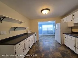 Entry Way - 205 E Thomas St, Lansing, MI 48906 photo 4 of 9