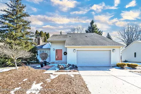 1510 Sand Point Dr, Lansing, MI 48917