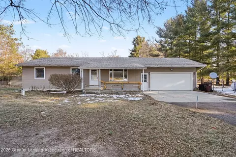 972 W Dexter Trl, Mason, MI 48854
