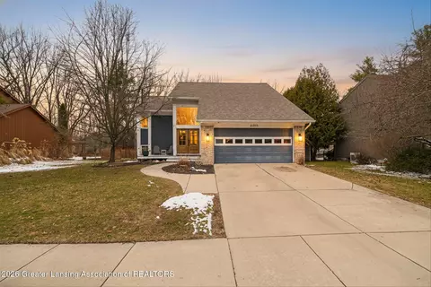6046 Oakpark Trl, Haslett, MI 48840