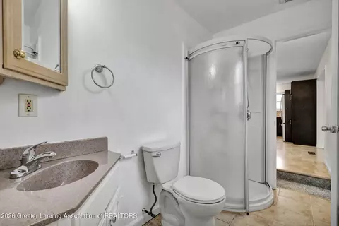Bath - 3945 Windward Dr, Lansing, MI 48911 photo 2 of 2