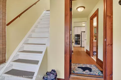 Entry Way - 124 W Willow St, Lansing, MI 48906 photo 5 of 8