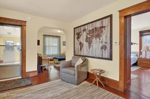 Entry Way - 124 W Willow St, Lansing, MI 48906 photo 1 of 8
