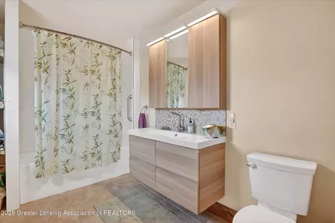 Bath - 124 W Willow St, Lansing, MI 48906 photo 2 of 2