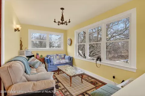 Exterior - 124 W Willow St, Lansing, MI 48906 photo 2 of 10