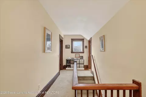 Entry Way - 124 W Willow St, Lansing, MI 48906 photo 7 of 8