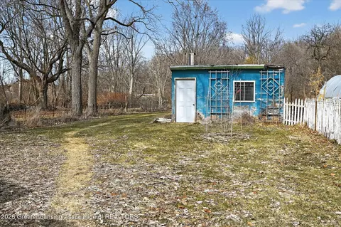 Exterior - 124 W Willow St, Lansing, MI 48906 photo 7 of 10