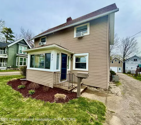 237 S Oliver St, Charlotte, MI 48813