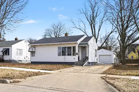 736 Stanley St, Lansing, MI 48915