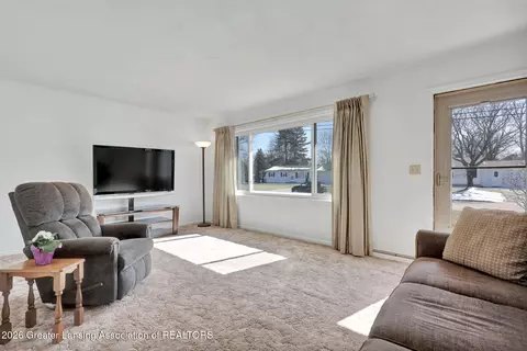 Living - 8825 Seney Dr, Dimondale, MI 48821 photo 2 of 3