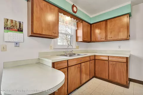 Kitchen - 8825 Seney Dr, Dimondale, MI 48821 photo 4 of 6