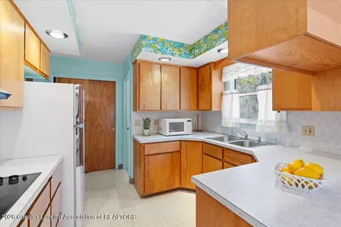 Kitchen - 1448 Primrose Ln, Dewitt, MI 48820 photo 1 of 4
