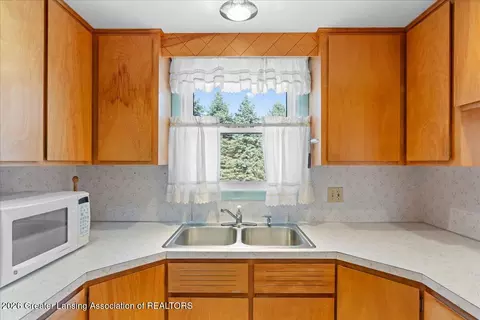Kitchen - 1448 Primrose Ln, Dewitt, MI 48820 photo 4 of 4
