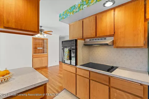 Kitchen - 1448 Primrose Ln, Dewitt, MI 48820 photo 3 of 4