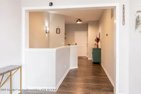 Entry Way - 5603 Copper Creek Dr, Haslett, MI 48840 photo 5 of 7
