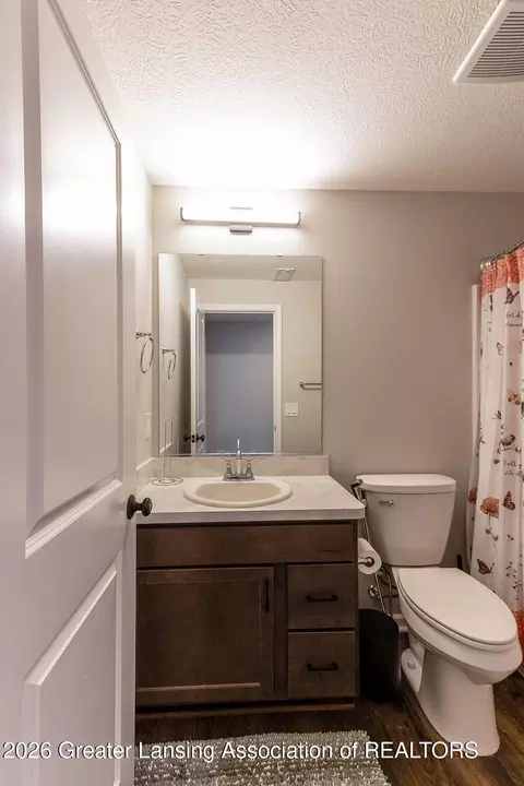 Bath - 5603 Copper Creek Dr, Haslett, MI 48840 photo 6 of 7