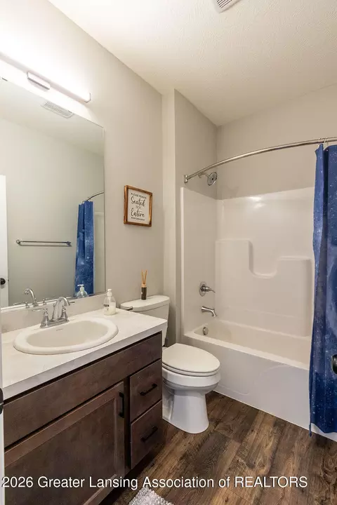 Bath - 5603 Copper Creek Dr, Haslett, MI 48840 photo 1 of 7