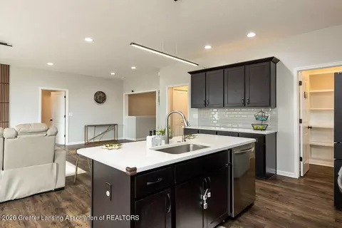 Kitchen - 5603 Copper Creek Dr, Haslett, MI 48840 photo 2 of 6