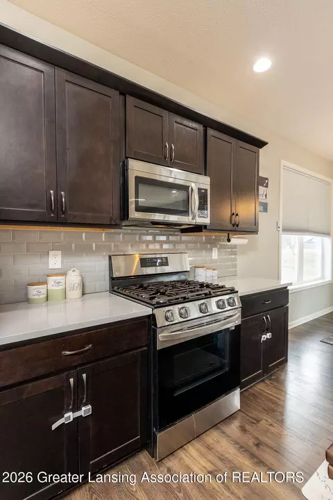 Kitchen - 5603 Copper Creek Dr, Haslett, MI 48840 photo 5 of 6
