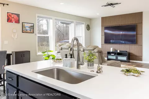 Kitchen - 5603 Copper Creek Dr, Haslett, MI 48840 photo 4 of 6