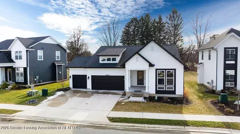 5603 Copper Creek Dr, Haslett, MI 48840