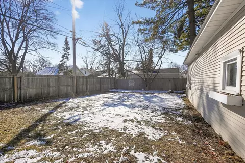 Exterior - 1406 E Mount Hope Ave, Lansing, MI 48910 photo 9 of 11