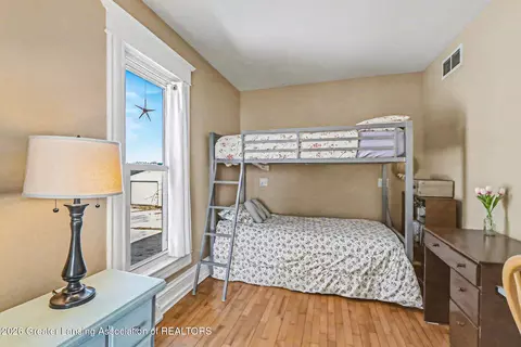 Bedroom - 6260 W Chadwick Rd, Dewitt, MI 48820 photo 2 of 7